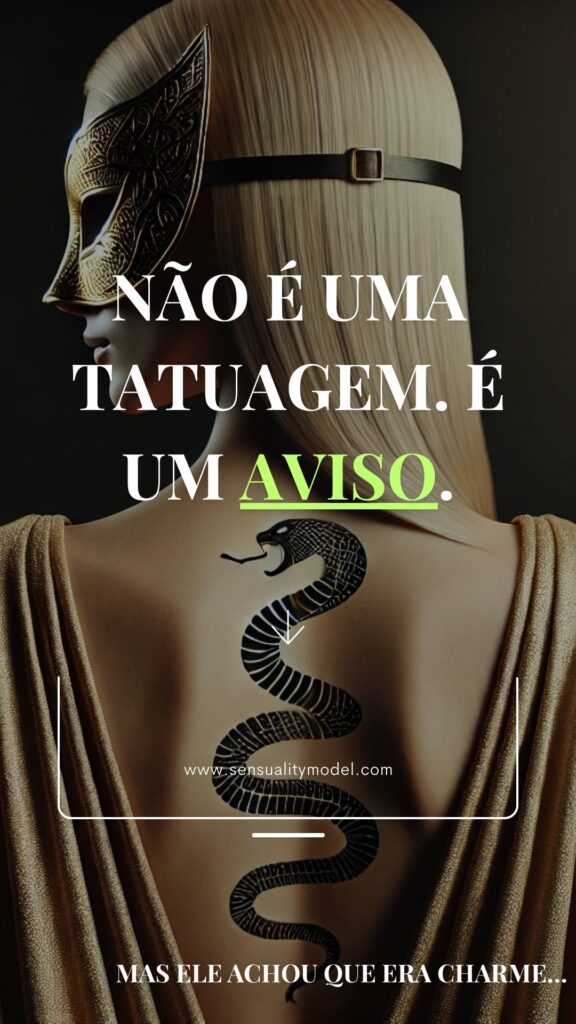 Acompanhante de luxo em Brasília de costas, usando máscara dourada minimalista e revelando tatuagem de uma cobra sensual nas costas.